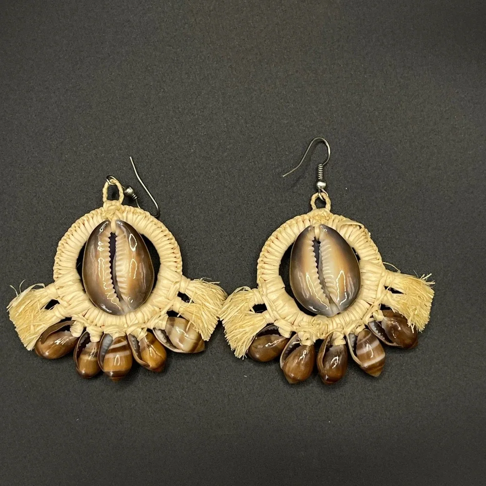 Vintage Handmade‎ Boho Woven Raffia Cowrie Shell Drop Earrings Natural Tassel